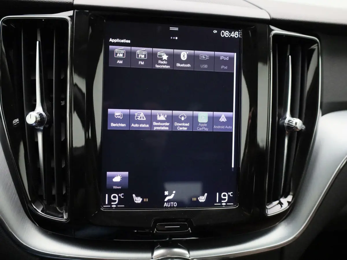 2.0 T5 Momentum | Automaat | Apple Carplay / Android Auto | Lederen Bekleding | Parkeersensoren |