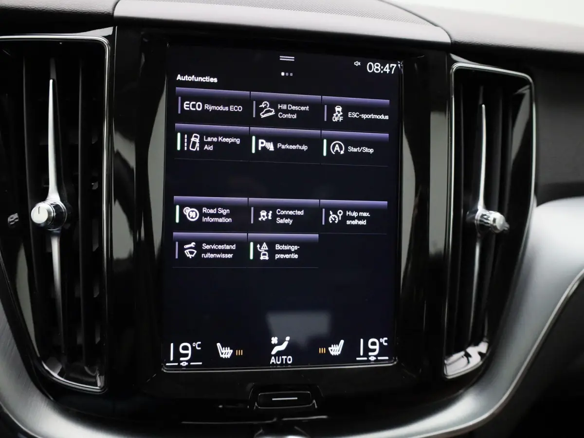 2.0 T5 Momentum | Automaat | Apple Carplay / Android Auto | Lederen Bekleding | Parkeersensoren |