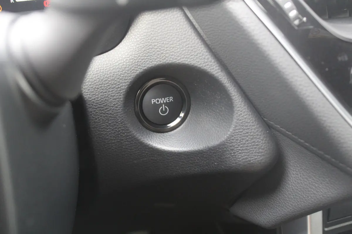 Hybrid 140 Dynamic Adap. cruise controle l Elek. klep l Keyless start stop l LED l Apple carplay/ Android auto