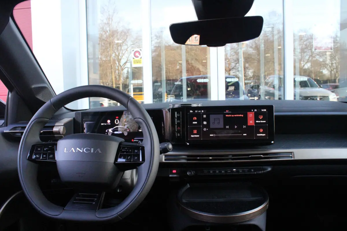 1.2 110PK Turbo Hybrid LX | CAMERA VOOR/ ACHTER | ELEKTRISCH VERSTELBARE BESTUURDERSSTOEL | VELOURS BEKLEDING | STOEL VERWARMING | MASSAGEFUNCTIE BESTUURDERSSTOEL |  DRAADLOOS APPLE CARPLAY 