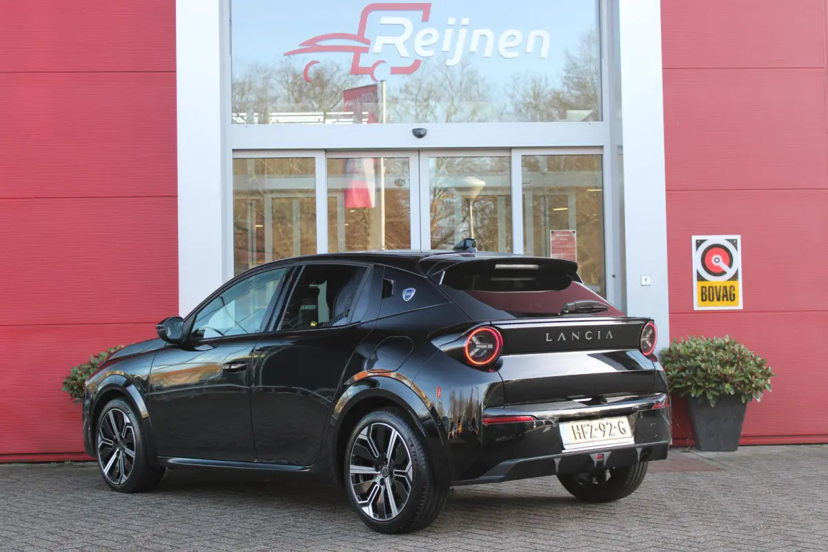 1.2 110PK Turbo Hybrid LX | CAMERA VOOR/ ACHTER | ELEKTRISCH VERSTELBARE BESTUURDERSSTOEL | VELOURS BEKLEDING | STOEL VERWARMING | MASSAGEFUNCTIE BESTUURDERSSTOEL |  DRAADLOOS APPLE CARPLAY 