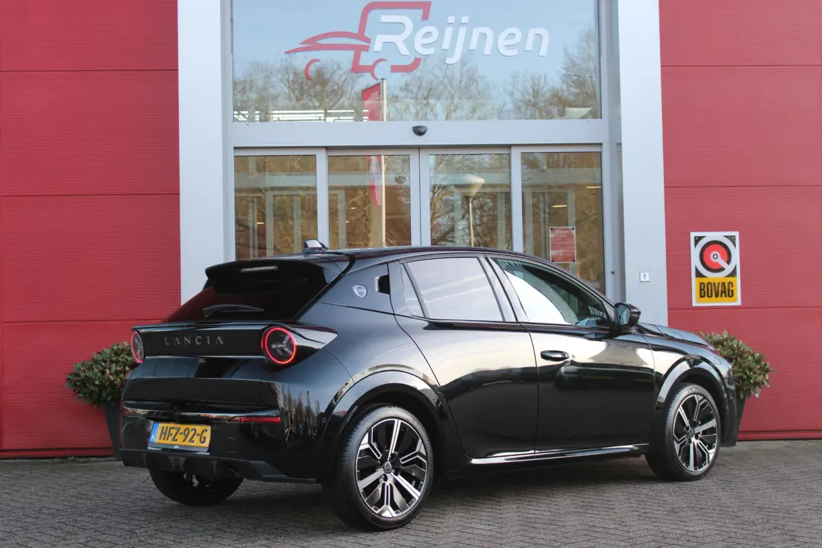 1.2 110PK Turbo Hybrid LX | CAMERA VOOR/ ACHTER | ELEKTRISCH VERSTELBARE BESTUURDERSSTOEL | VELOURS BEKLEDING | STOEL VERWARMING | MASSAGEFUNCTIE BESTUURDERSSTOEL |  DRAADLOOS APPLE CARPLAY 