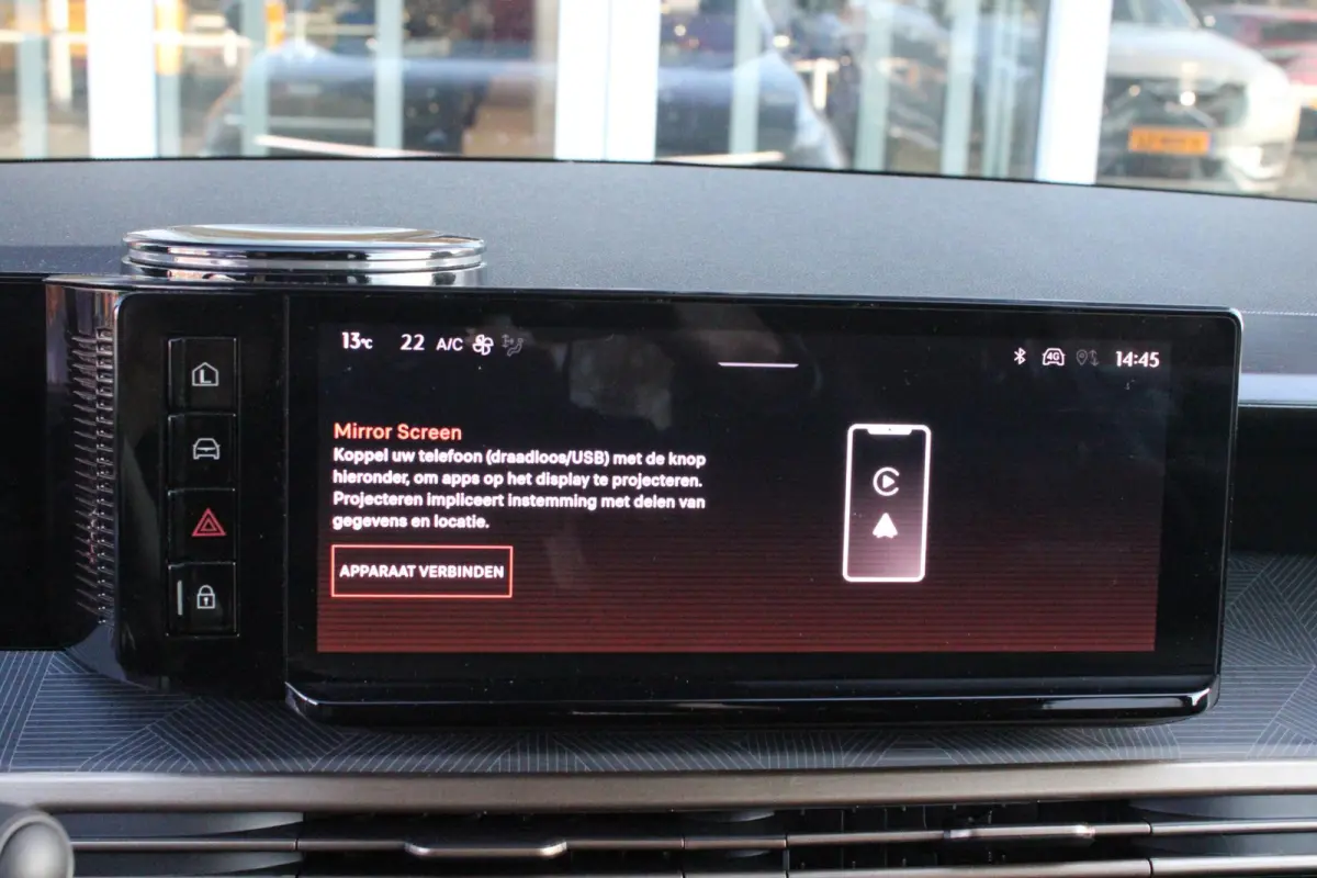 1.2 110PK Turbo Hybrid LX | CAMERA VOOR/ ACHTER | ELEKTRISCH VERSTELBARE BESTUURDERSSTOEL | VELOURS BEKLEDING | STOEL VERWARMING | MASSAGEFUNCTIE BESTUURDERSSTOEL |  DRAADLOOS APPLE CARPLAY 