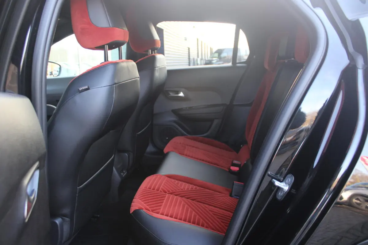 1.2 110PK Turbo Hybrid LX | CAMERA VOOR/ ACHTER | ELEKTRISCH VERSTELBARE BESTUURDERSSTOEL | VELOURS BEKLEDING | STOEL VERWARMING | MASSAGEFUNCTIE BESTUURDERSSTOEL |  DRAADLOOS APPLE CARPLAY 