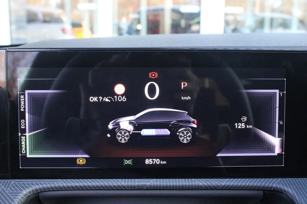 1.2 110PK Turbo Hybrid LX | CAMERA VOOR/ ACHTER | ELEKTRISCH VERSTELBARE BESTUURDERSSTOEL | VELOURS BEKLEDING | STOEL VERWARMING | MASSAGEFUNCTIE BESTUURDERSSTOEL |  DRAADLOOS APPLE CARPLAY 