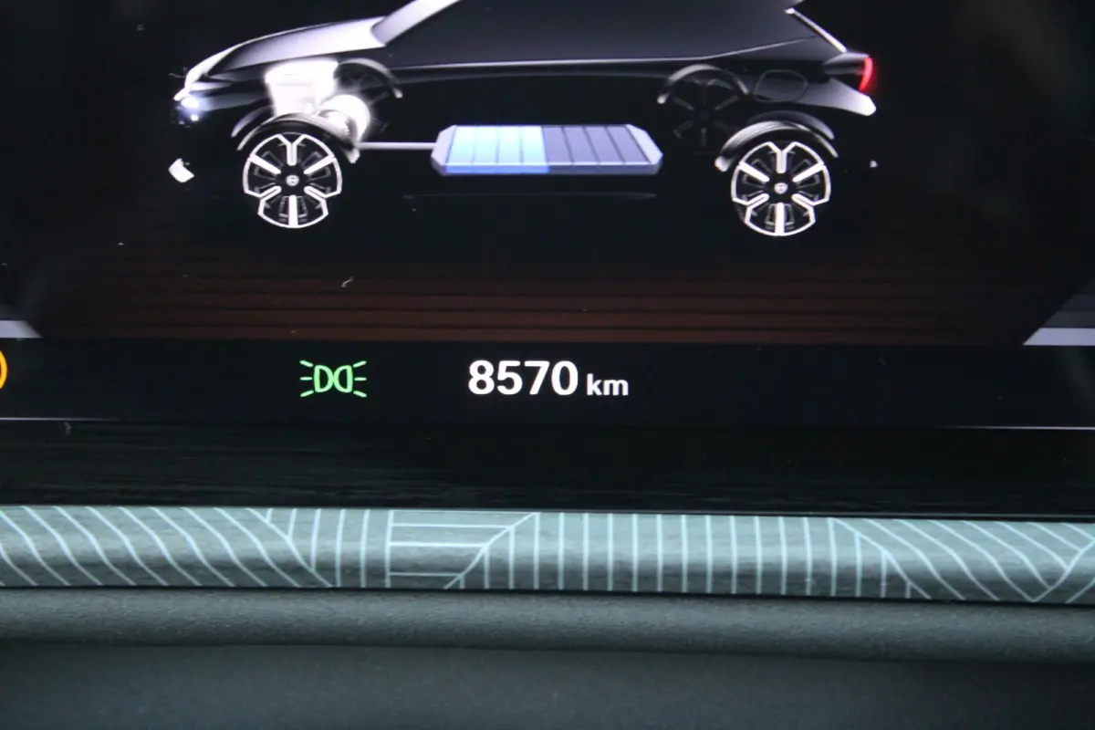 1.2 110PK Turbo Hybrid LX | CAMERA VOOR/ ACHTER | ELEKTRISCH VERSTELBARE BESTUURDERSSTOEL | VELOURS BEKLEDING | STOEL VERWARMING | MASSAGEFUNCTIE BESTUURDERSSTOEL |  DRAADLOOS APPLE CARPLAY 