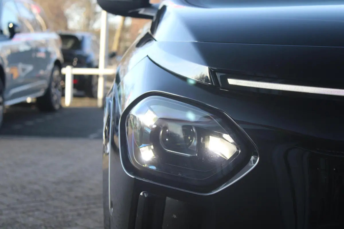 1.2 110PK Turbo Hybrid LX | CAMERA VOOR/ ACHTER | ELEKTRISCH VERSTELBARE BESTUURDERSSTOEL | VELOURS BEKLEDING | STOEL VERWARMING | MASSAGEFUNCTIE BESTUURDERSSTOEL |  DRAADLOOS APPLE CARPLAY 