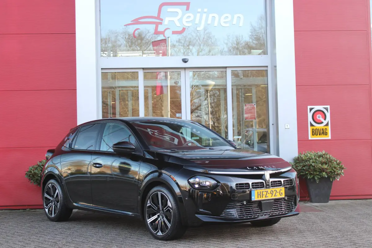1.2 110PK Turbo Hybrid LX | CAMERA VOOR/ ACHTER | ELEKTRISCH VERSTELBARE BESTUURDERSSTOEL | VELOURS BEKLEDING | STOEL VERWARMING | MASSAGEFUNCTIE BESTUURDERSSTOEL |  DRAADLOOS APPLE CARPLAY 