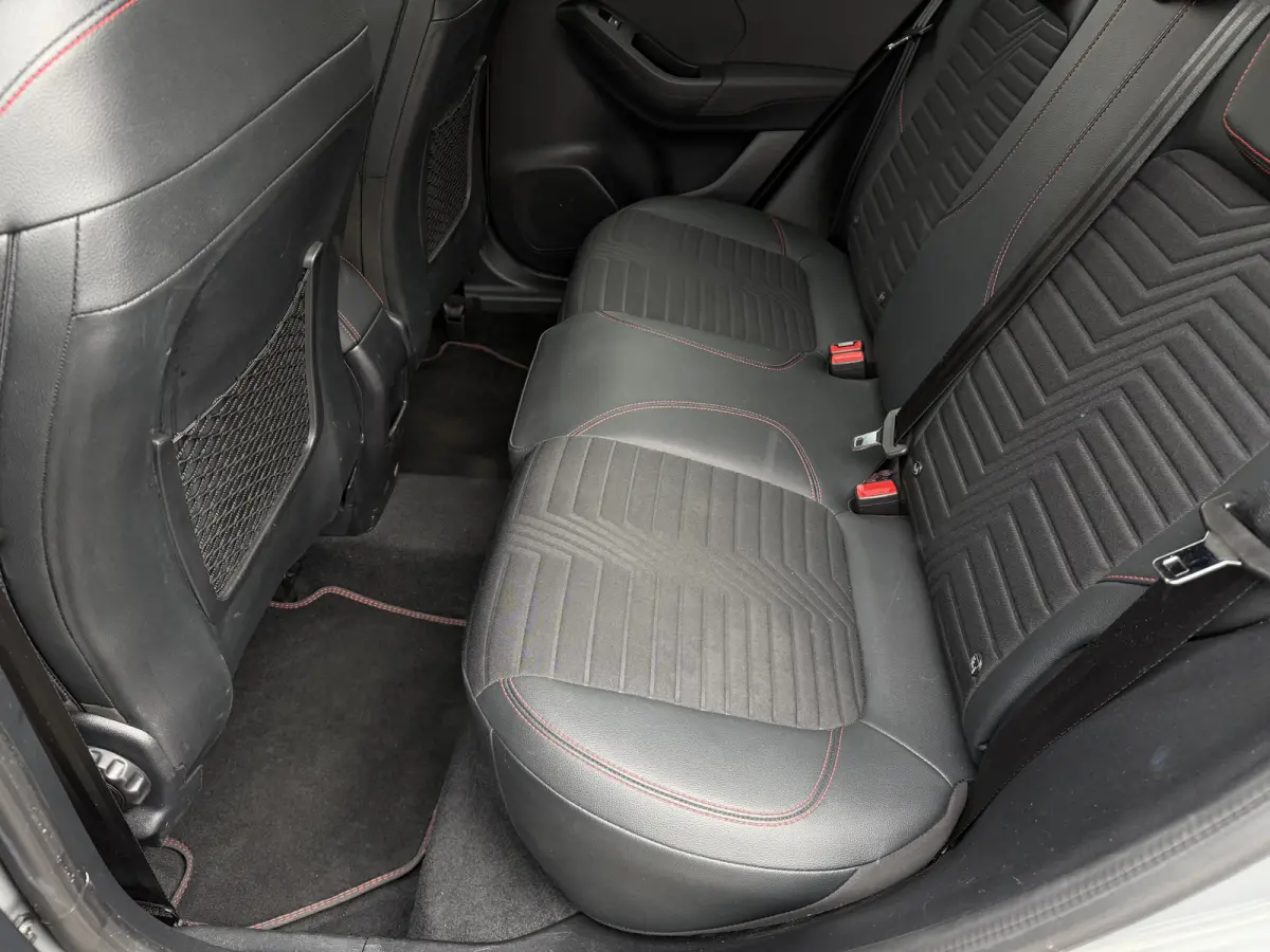 1.0 EcoBoost ST-Line X Automaat / Carplay / Navi / ACC / Parkeersensoren V/A / Camera Achter / Keyless