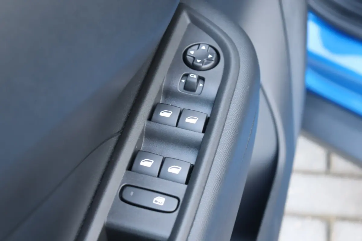 1.2 TURBO 100PK HYBRID EDITION / NAVI / AIRCO / LED / PDC / CAMERA / BLUETOOTH / CRUISECONTROL / 1E EIGENAAR / NIEUWSTAAT !!