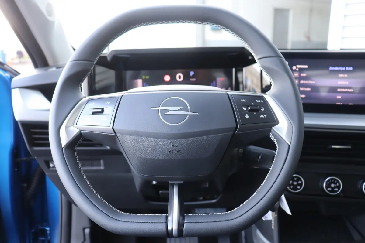 1.2 TURBO 100PK HYBRID EDITION / NAVI / AIRCO / LED / PDC / CAMERA / BLUETOOTH / CRUISECONTROL / 1E EIGENAAR / NIEUWSTAAT !!