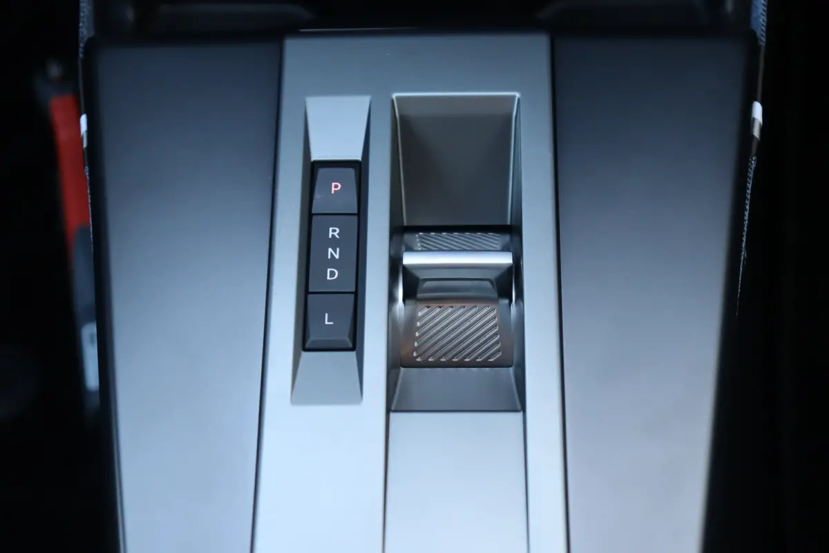 1.2 TURBO 100PK HYBRID EDITION / NAVI / AIRCO / LED / PDC / CAMERA / BLUETOOTH / CRUISECONTROL / 1E EIGENAAR / NIEUWSTAAT !!