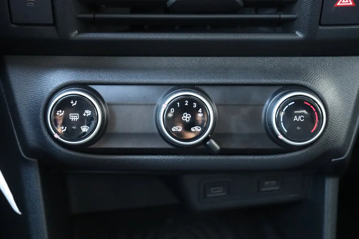 1.2 TURBO 100PK HYBRID EDITION / NAVI / AIRCO / LED / PDC / CAMERA / BLUETOOTH / CRUISECONTROL / 1E EIGENAAR / NIEUWSTAAT !!
