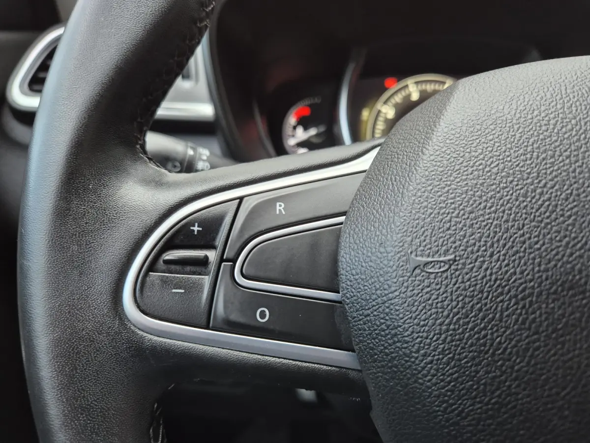 1.3 TCe 140PK Limited | Navigatie | Parkeersensoren | Cruise Control | Climate Control | LM Velgen