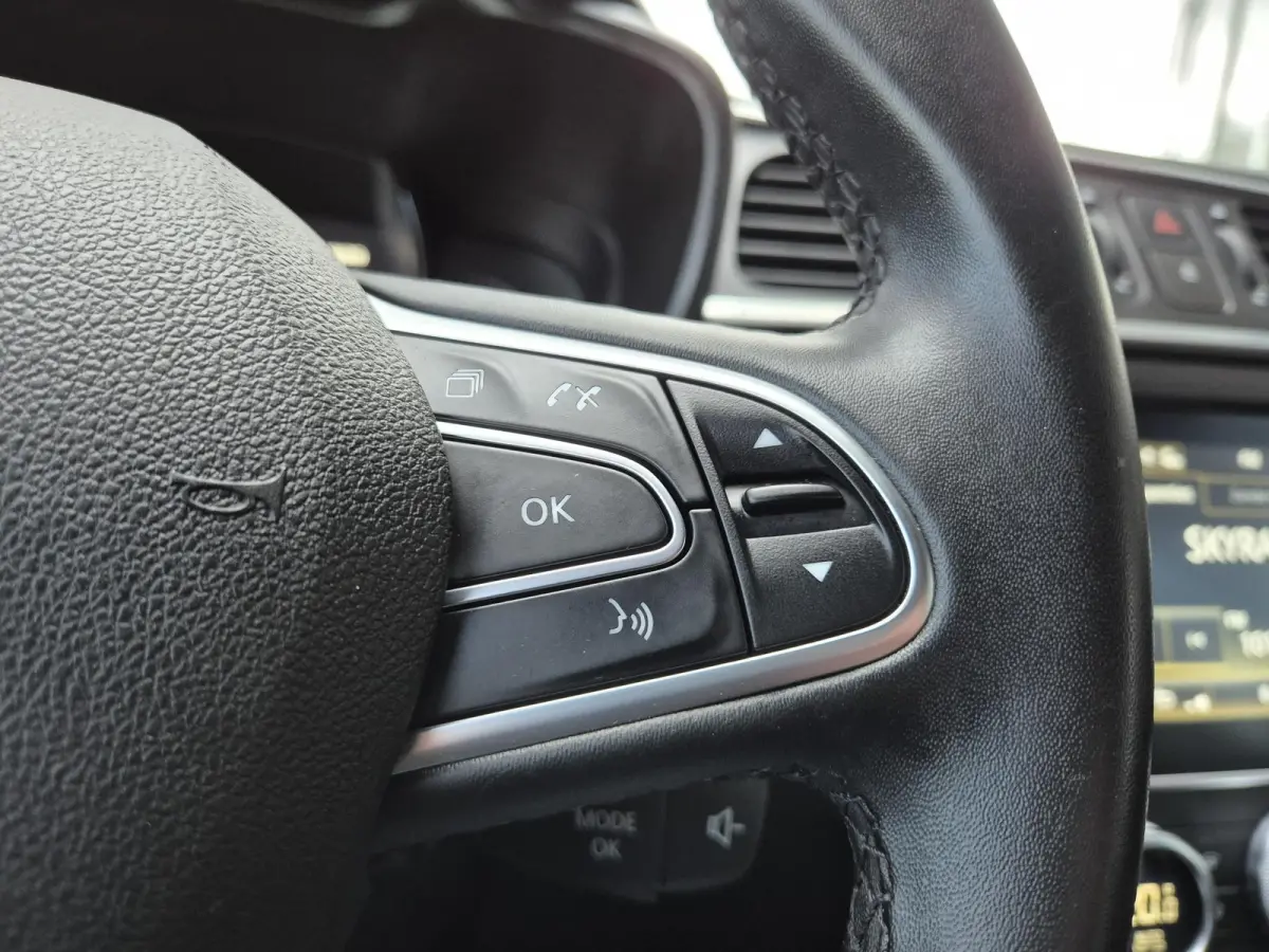 1.3 TCe 140PK Limited | Navigatie | Parkeersensoren | Cruise Control | Climate Control | LM Velgen