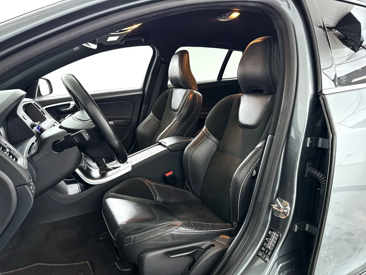 T3 R-design | Stoelverwarming | Cruise control | Navigatie | Trekhaak