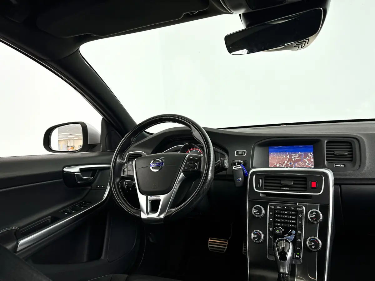 T3 R-design | Stoelverwarming | Cruise control | Navigatie | Trekhaak