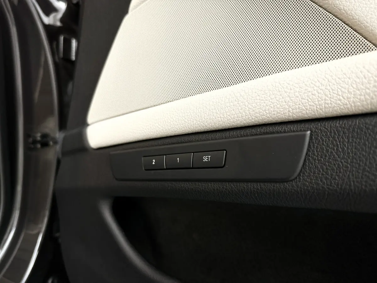 528i Luxury Edition | Panoramadak | Parkeercamera | Stoelverwarming | Trekhaak