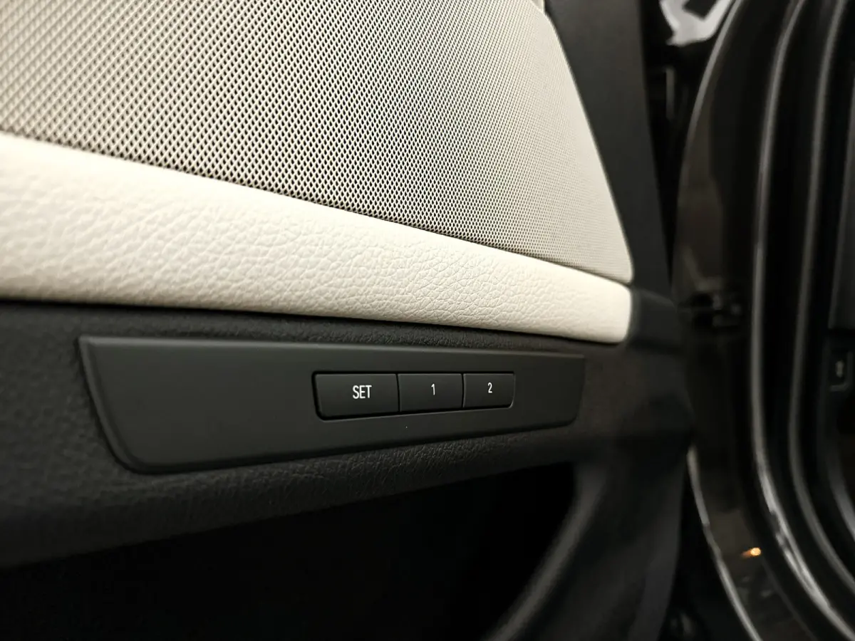 528i Luxury Edition | Panoramadak | Parkeercamera | Stoelverwarming | Trekhaak