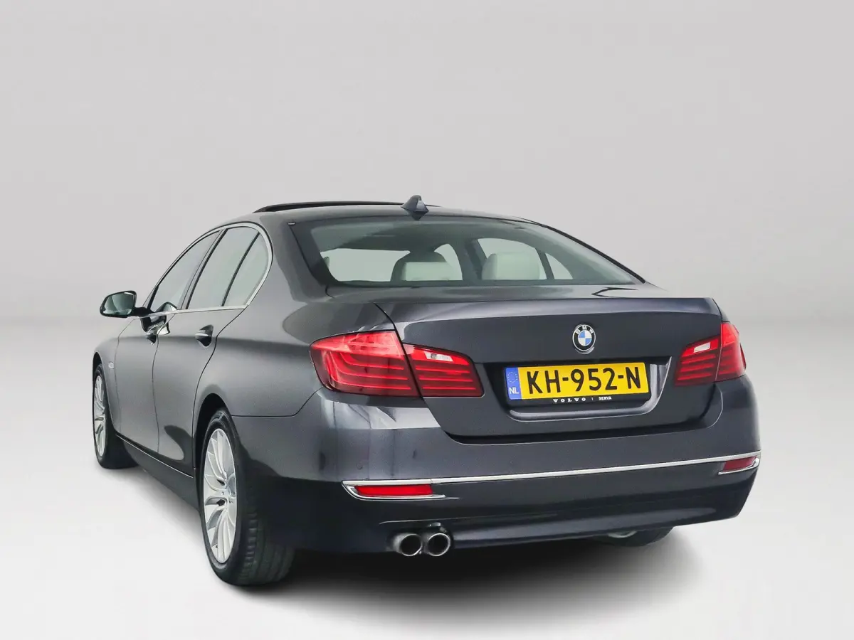 528i Luxury Edition | Panoramadak | Parkeercamera | Stoelverwarming | Trekhaak
