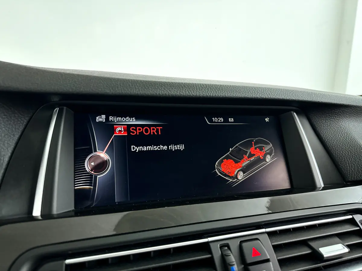 528i Luxury Edition | Panoramadak | Parkeercamera | Stoelverwarming | Trekhaak