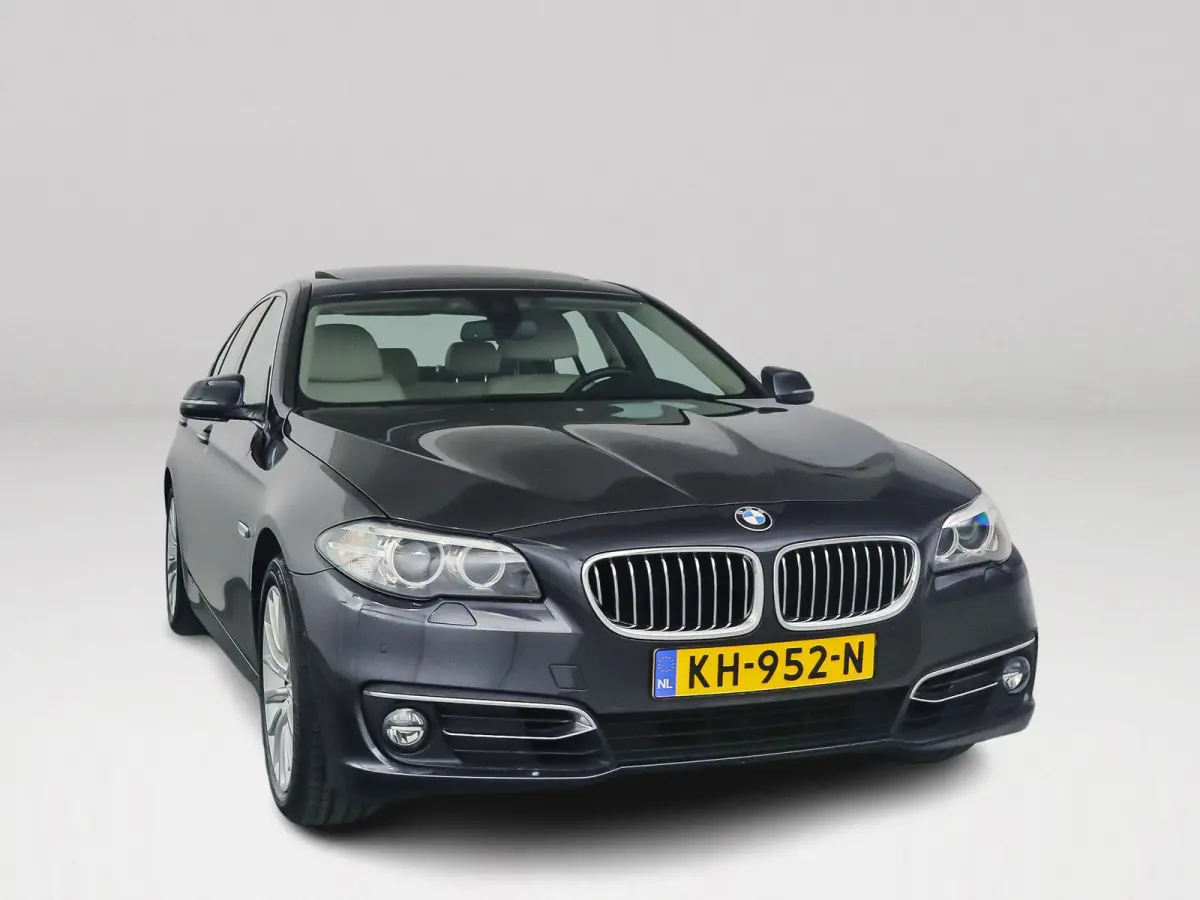 528i Luxury Edition | Panoramadak | Parkeercamera | Stoelverwarming | Trekhaak