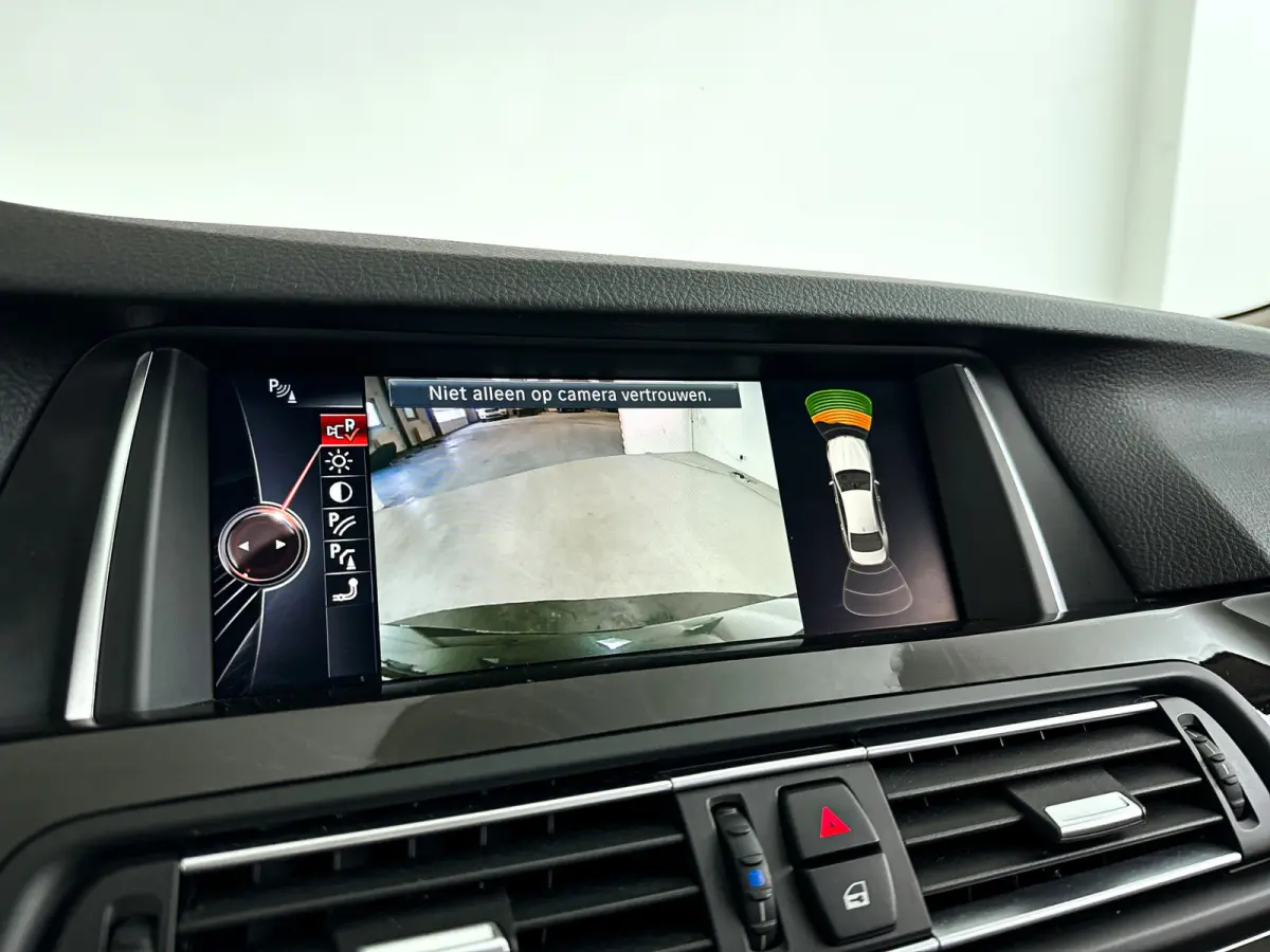 528i Luxury Edition | Panoramadak | Parkeercamera | Stoelverwarming | Trekhaak