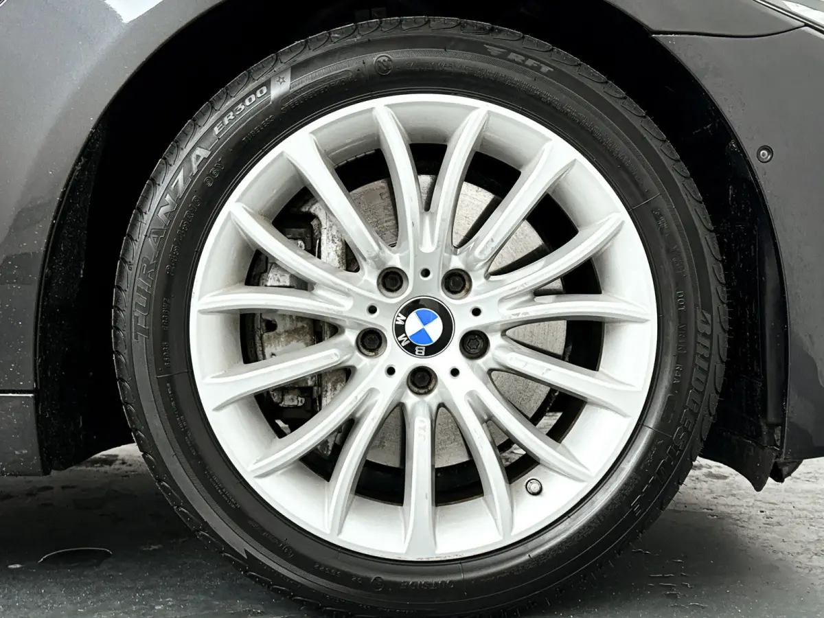 528i Luxury Edition | Panoramadak | Parkeercamera | Stoelverwarming | Trekhaak