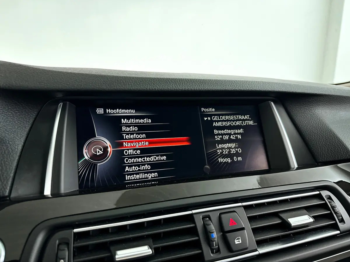 528i Luxury Edition | Panoramadak | Parkeercamera | Stoelverwarming | Trekhaak