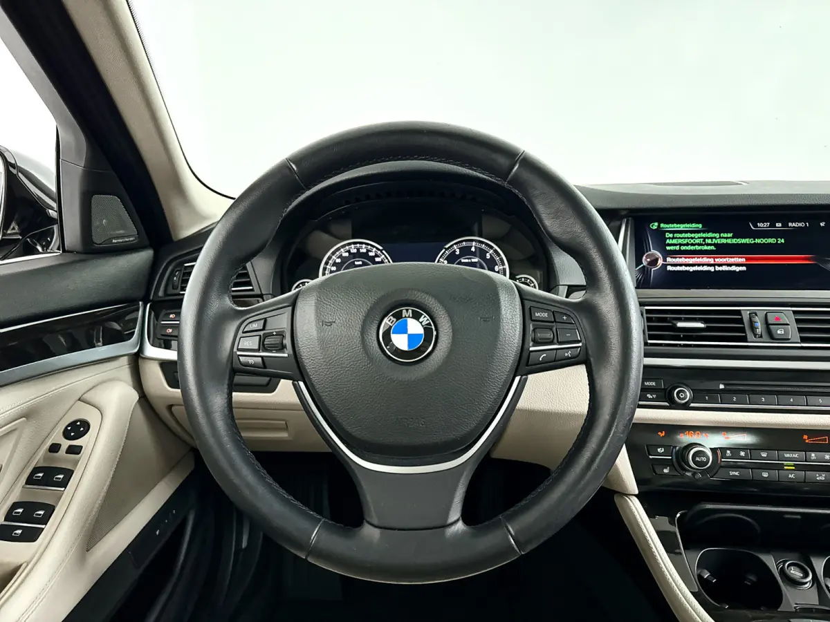 528i Luxury Edition | Panoramadak | Parkeercamera | Stoelverwarming | Trekhaak