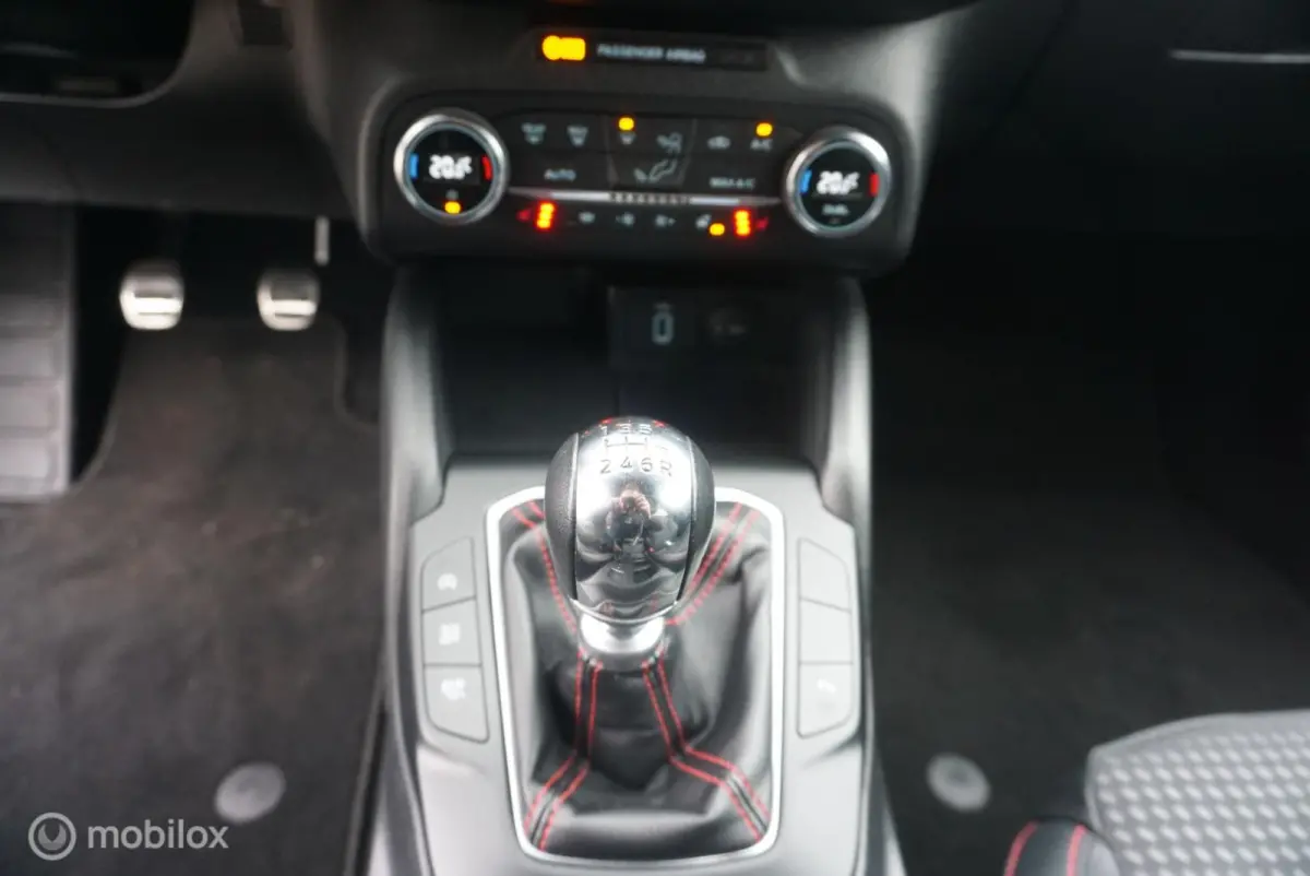 1.0 EcoBoost ST Line Business