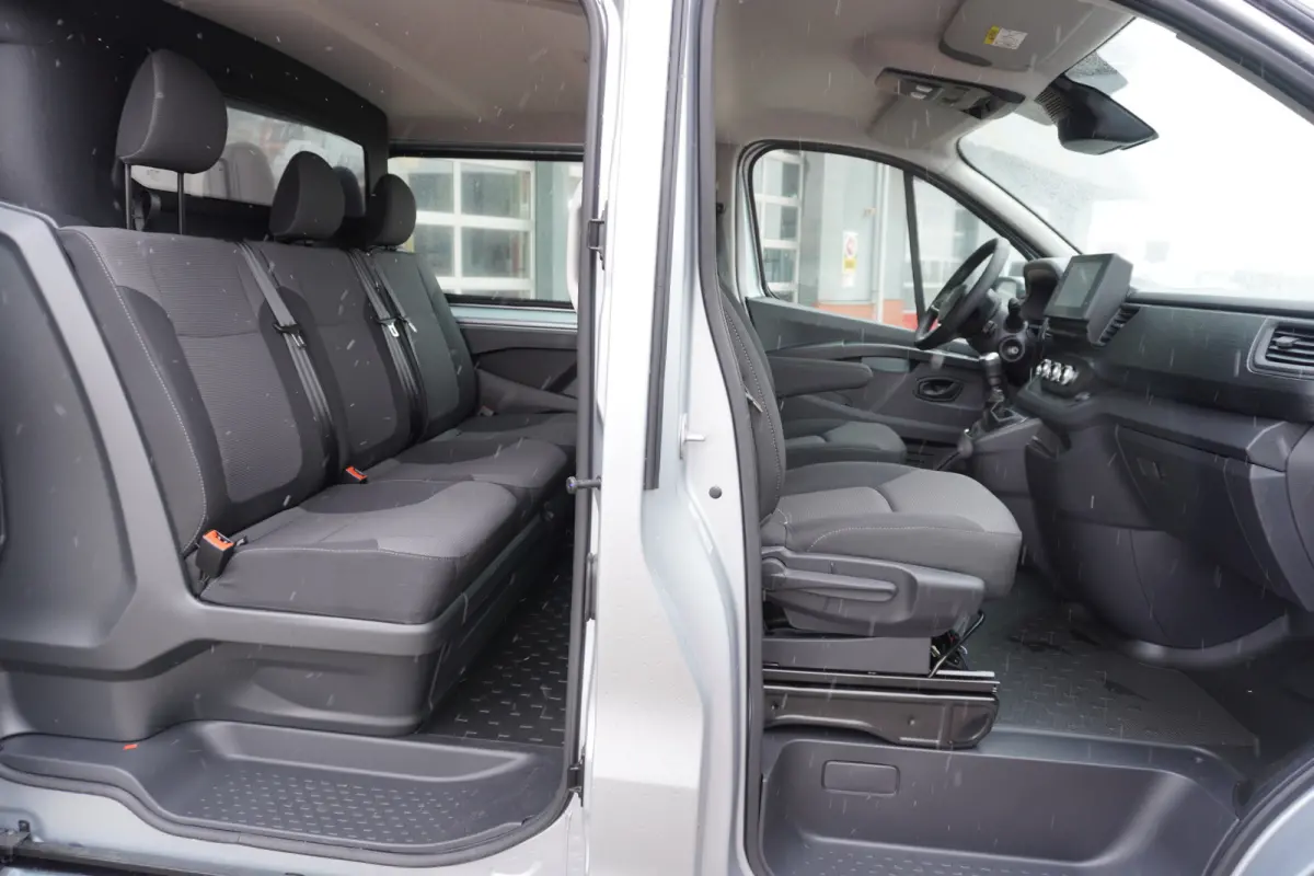 2.0 Blue dCi 130PK T29 L2H1 Advance Dubbelcabine Nr. V144 | Airco | Cruise | Camera |Trekhaak | Apple CP| Betimmering | 17"LM Velgen