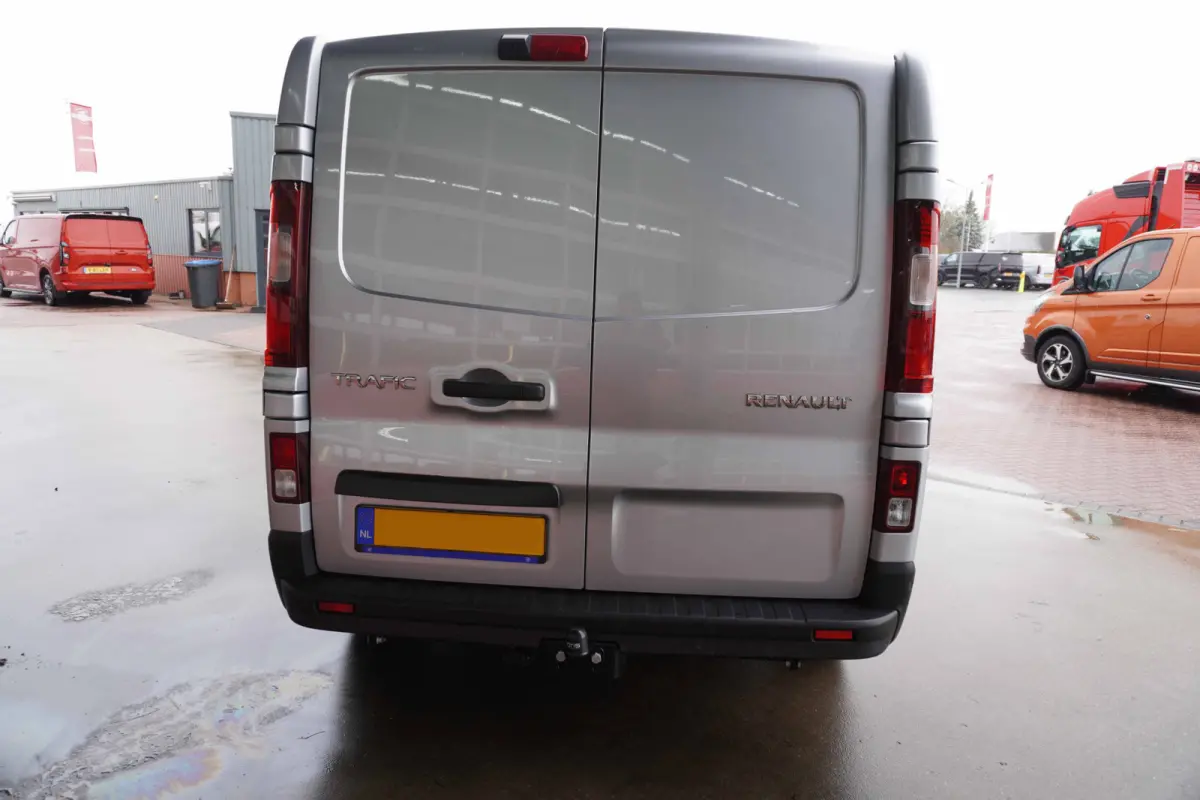 2.0 Blue dCi 130PK T29 L2H1 Advance Dubbelcabine Nr. V144 | Airco | Cruise | Camera |Trekhaak | Apple CP| Betimmering | 17"LM Velgen