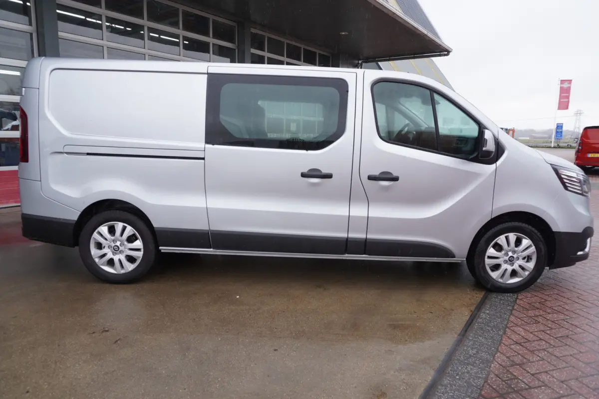 2.0 Blue dCi 130PK T29 L2H1 Advance Dubbelcabine Nr. V144 | Airco | Cruise | Camera |Trekhaak | Apple CP| Betimmering | 17"LM Velgen