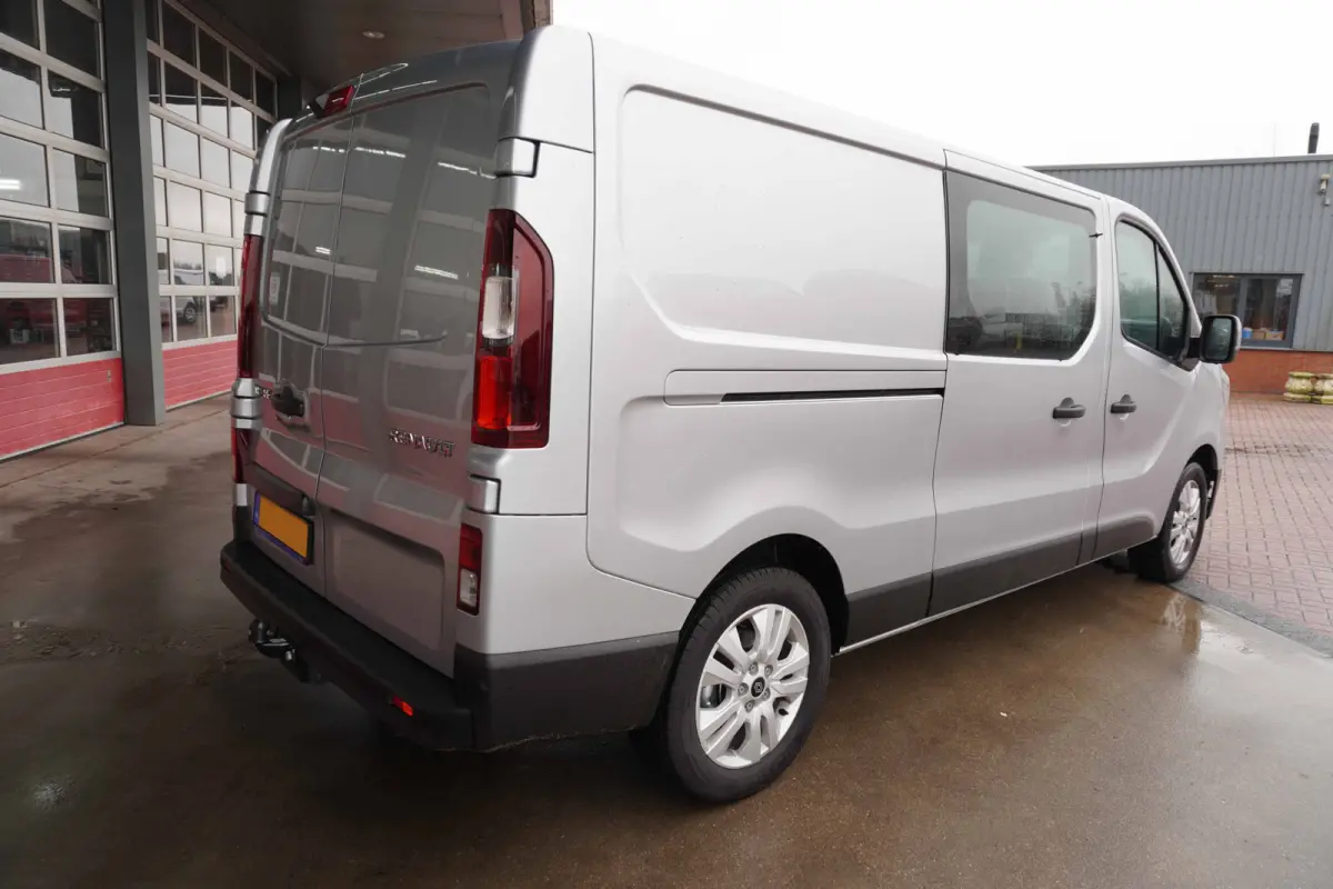 2.0 Blue dCi 130PK T29 L2H1 Advance Dubbelcabine Nr. V144 | Airco | Cruise | Camera |Trekhaak | Apple CP| Betimmering | 17"LM Velgen