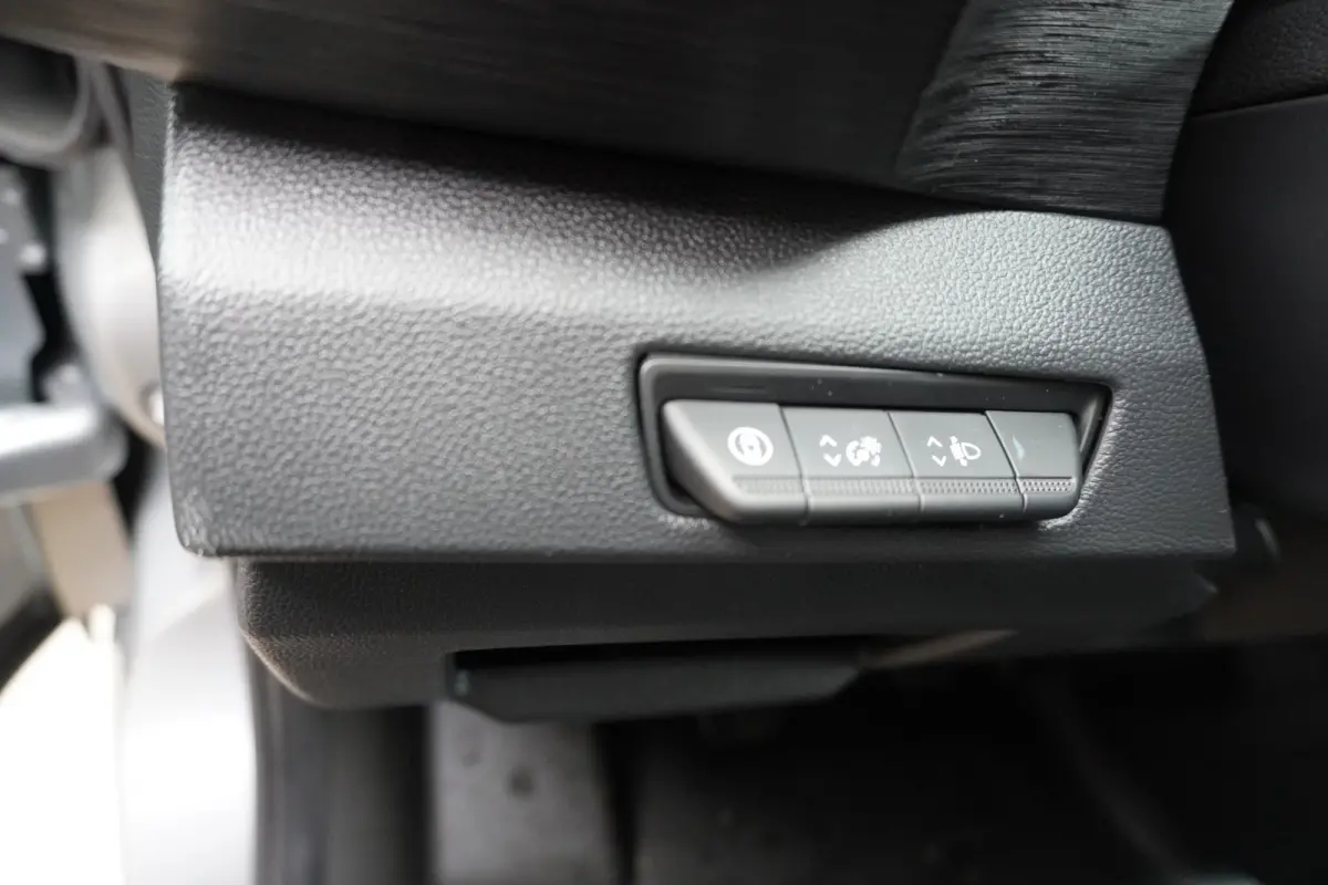 2.0 Blue dCi 130PK T29 L2H1 Advance Dubbelcabine Nr. V144 | Airco | Cruise | Camera |Trekhaak | Apple CP| Betimmering | 17"LM Velgen