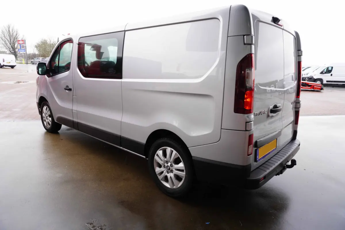 2.0 Blue dCi 130PK T29 L2H1 Advance Dubbelcabine Nr. V144 | Airco | Cruise | Camera |Trekhaak | Apple CP| Betimmering | 17"LM Velgen