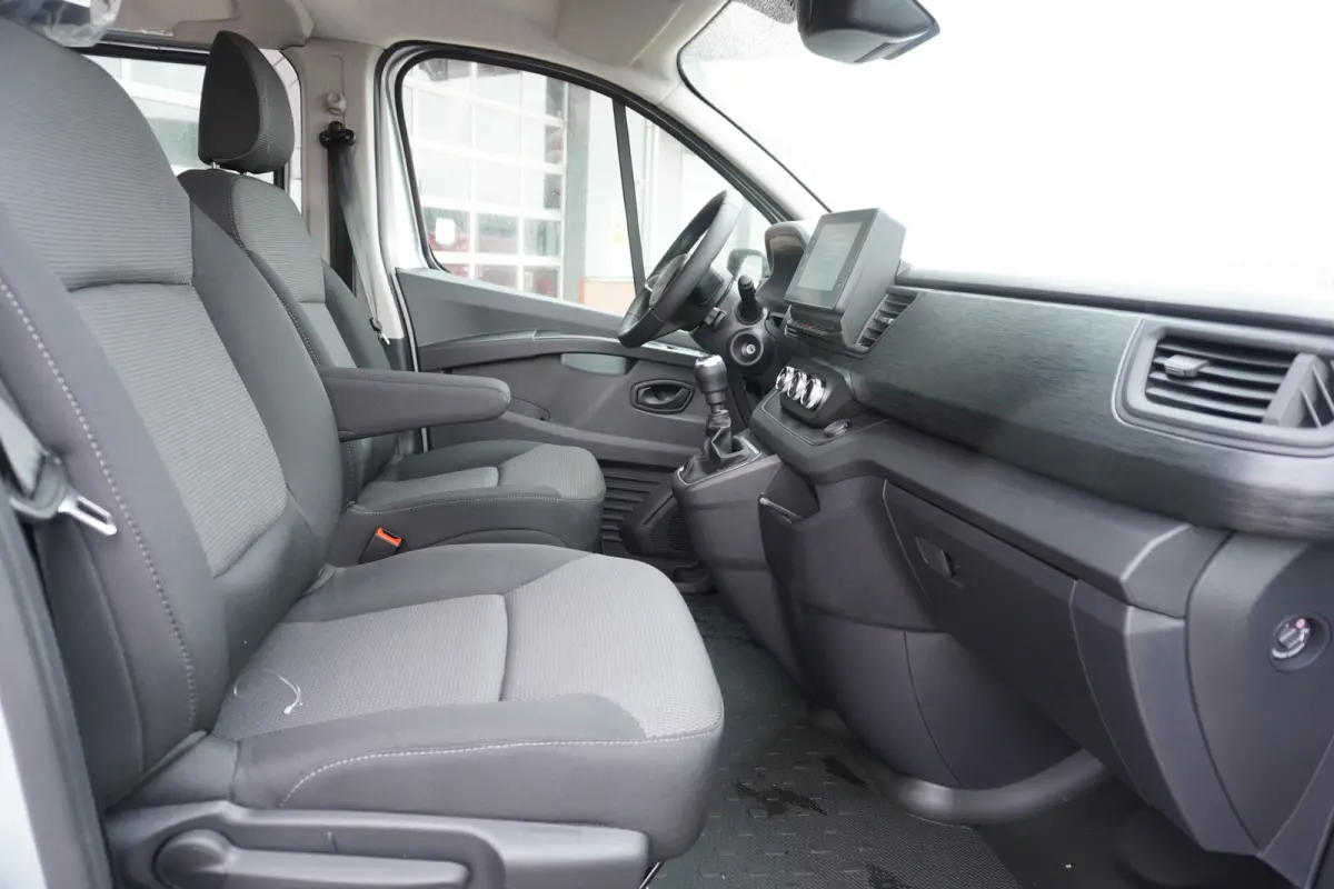 2.0 Blue dCi 130PK T29 L2H1 Advance Dubbelcabine Nr. V155 | Airco | Cruise | Camera |Trekhaak | Apple CP- Android auto | 17"LM Velgen