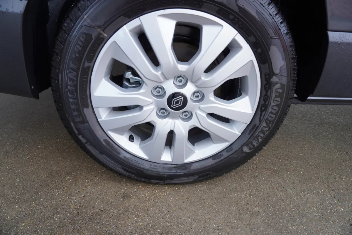 2.0 Blue dCi 130PK T29 L2H1 Advance Dubbelcabine Nr. V122 | Airco | Cruise | Camera |Trekhaak | Apple CP- Android auto | 17"LM velgen