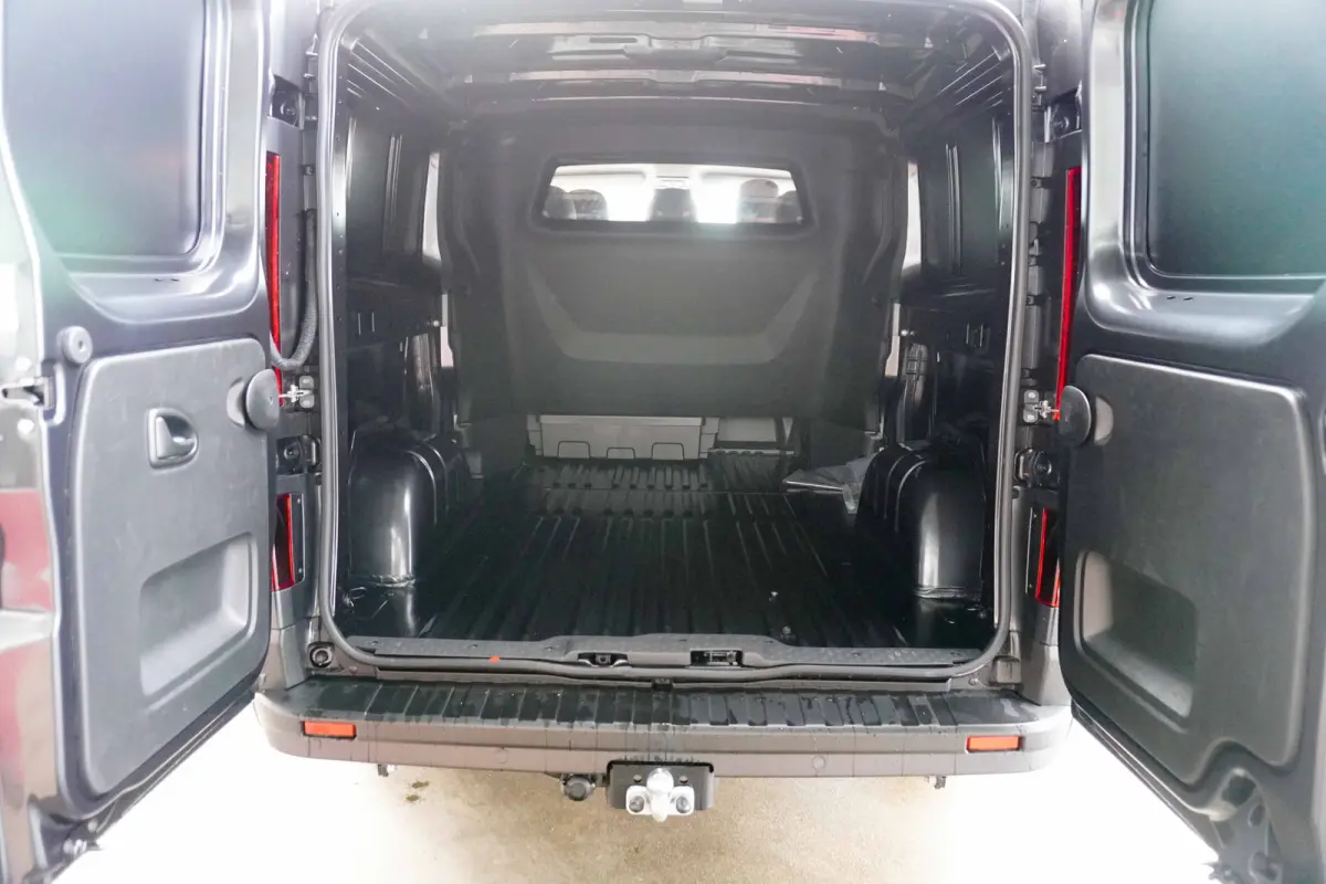 2.0 Blue dCi 130PK T29 L2H1 Advance Dubbelcabine Blackout pakket Airco | Cruise | Camera |Trekhaak | Apple CP- Android auto | 20"LM velgen
