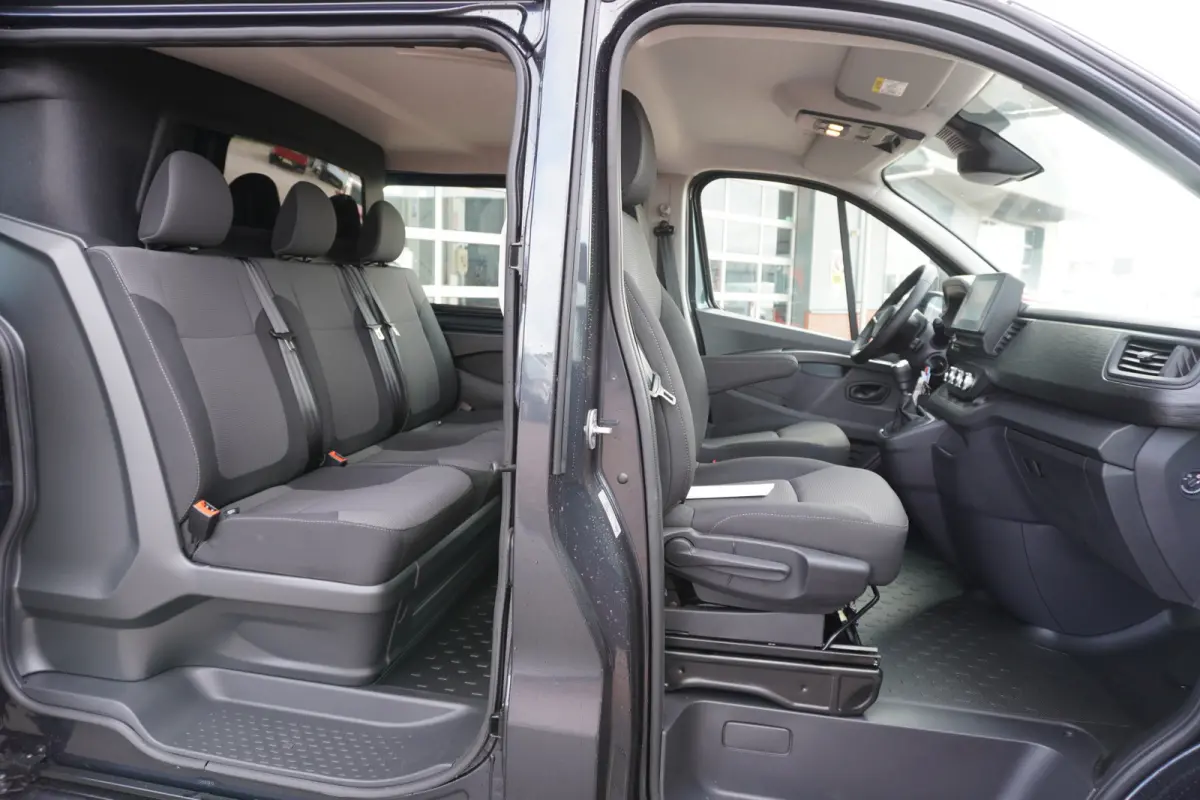 2.0 Blue dCi 130PK T29 L2H1 Advance Dubbelcabine Blackout pakket Airco | Cruise | Camera |Trekhaak | Apple CP- Android auto | 20"LM velgen