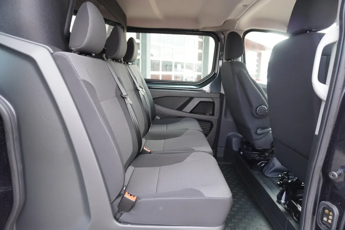 2.0 Blue dCi 130PK T29 L2H1 Advance Dubbelcabine Blackout pakket Airco | Cruise | Camera |Trekhaak | Apple CP- Android auto | 20"LM velgen