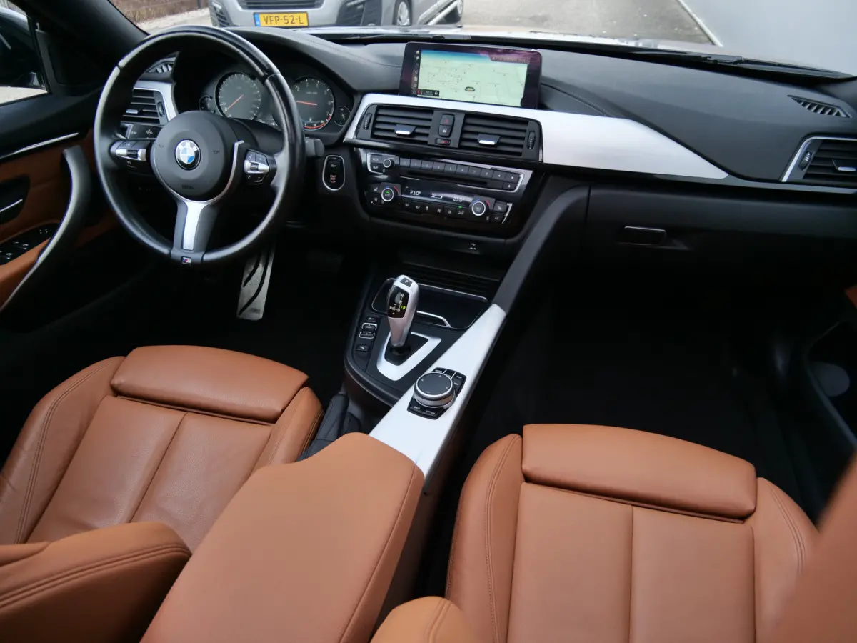 420i High Executive Edition 184 Pk Automaat M-pakket / Navigatie / DAB / Leer / Camera / Schuifdak