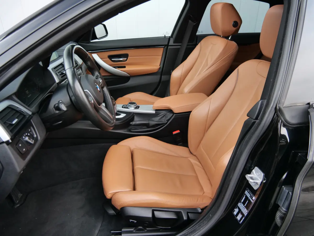 420i High Executive Edition 184 Pk Automaat M-pakket / Navigatie / DAB / Leer / Camera / Schuifdak