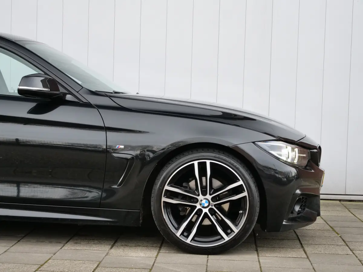 420i High Executive Edition 184 Pk Automaat M-pakket / Navigatie / DAB / Leer / Camera / Schuifdak