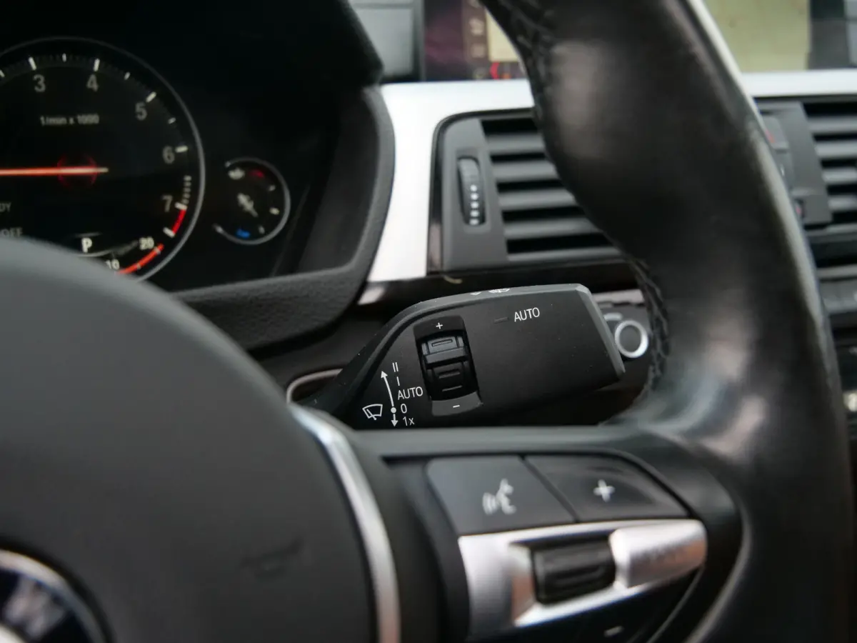 420i High Executive Edition 184 Pk Automaat M-pakket / Navigatie / DAB / Leer / Camera / Schuifdak