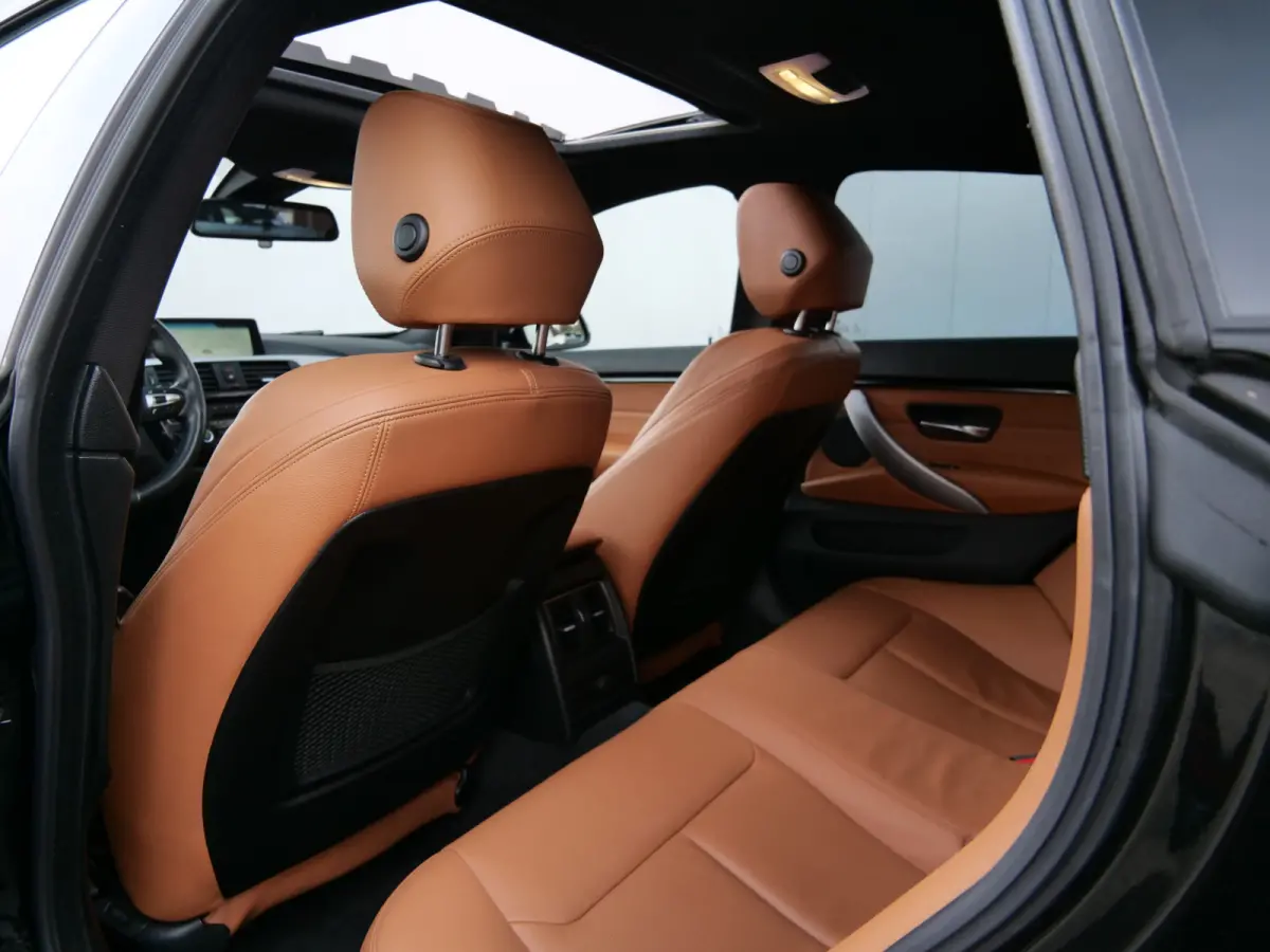 420i High Executive Edition 184 Pk Automaat M-pakket / Navigatie / DAB / Leer / Camera / Schuifdak