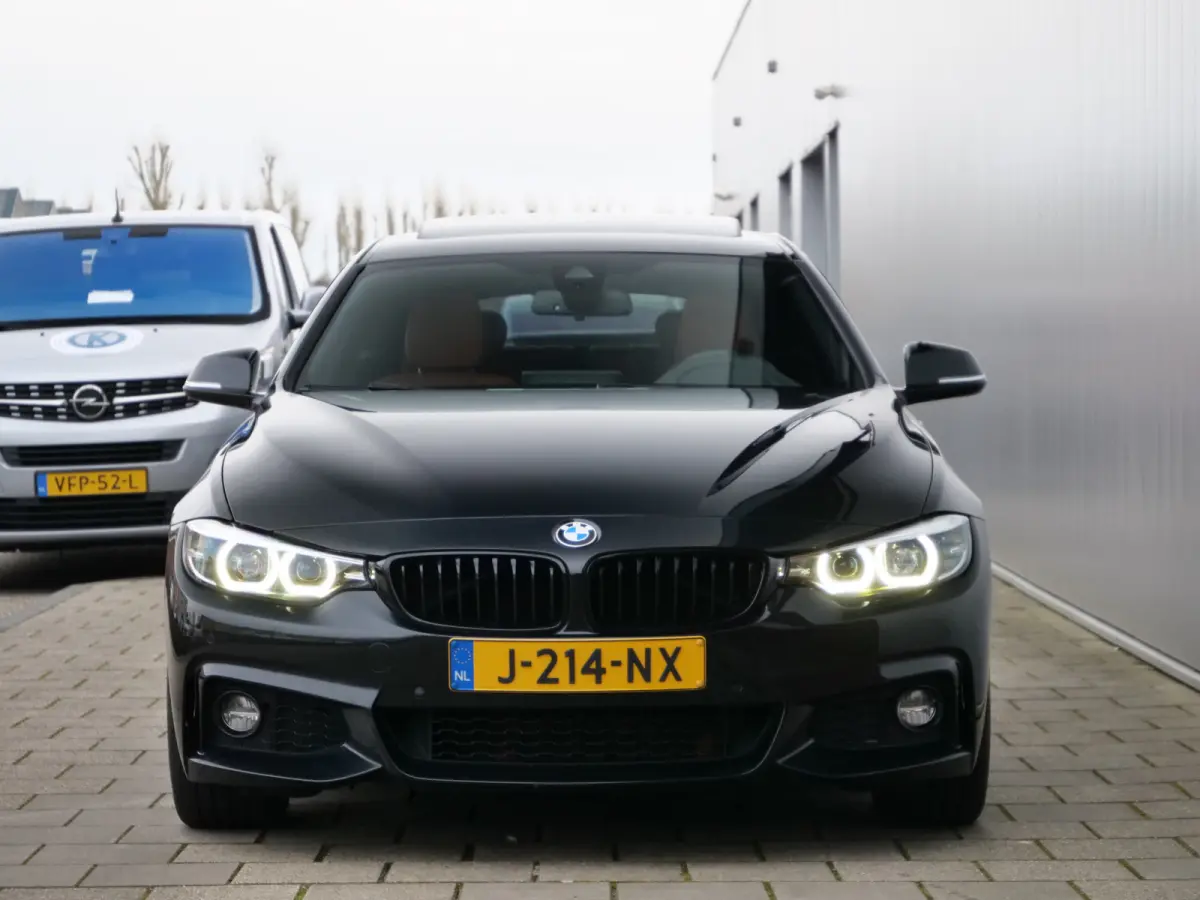 420i High Executive Edition 184 Pk Automaat M-pakket / Navigatie / DAB / Leer / Camera / Schuifdak