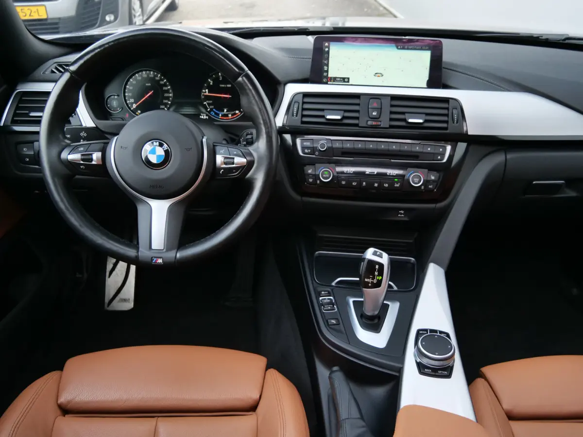 420i High Executive Edition 184 Pk Automaat M-pakket / Navigatie / DAB / Leer / Camera / Schuifdak