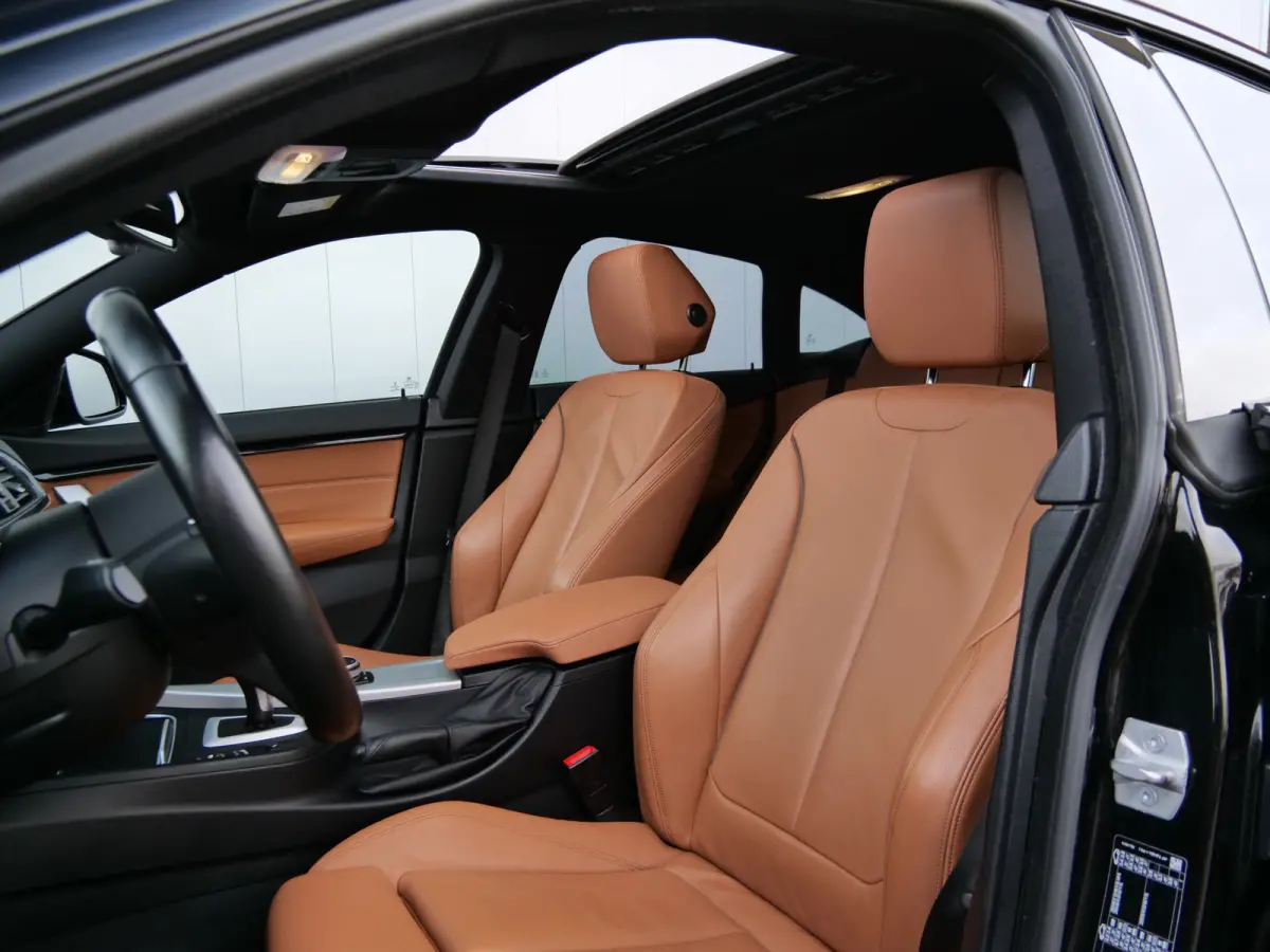 420i High Executive Edition 184 Pk Automaat M-pakket / Navigatie / DAB / Leer / Camera / Schuifdak